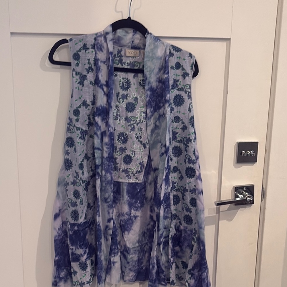LOGO by Lori Goldstein Blue and White Floral Vest